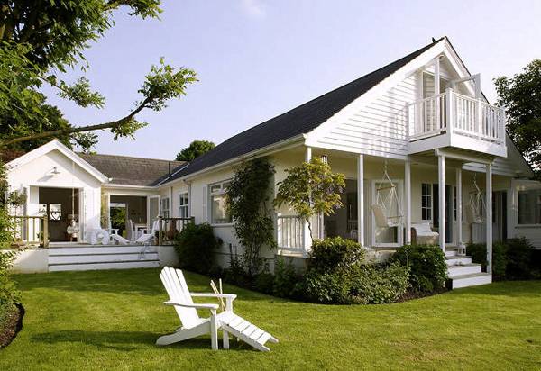Mẫu nhà mái hiên đẹp phong cách tân cổ điển