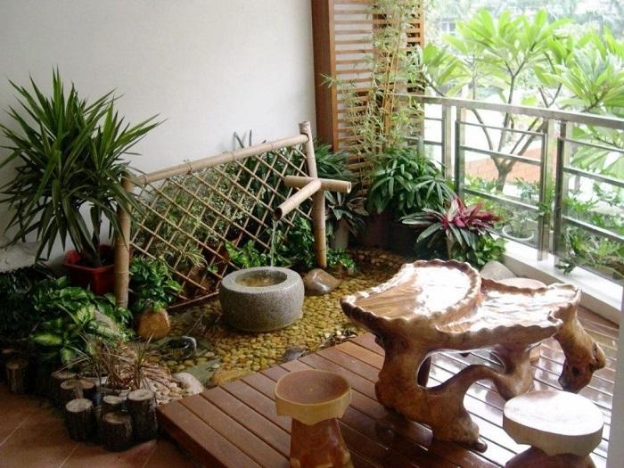 Thiết kế ban công đẹp cho nhà phố với một góc tiểu cảnh nhẹ nhàng