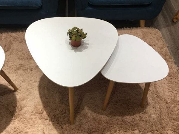 bàn trà dùng để tô thêm vẻ đẹp cho căn phòng