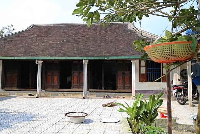Nhà gỗ hơn 100 năm tuổi