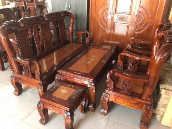 Bộ bàn ghế làm từ gỗ tràm