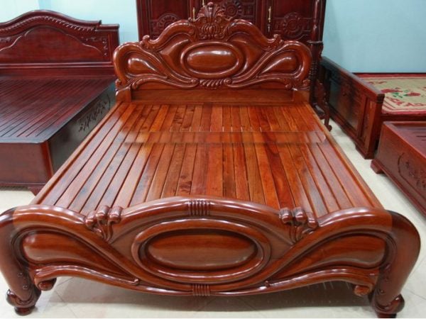 gỗ hồng đào được chọn làm nguyên liệu để sản xuất ra nội thất của nhiều gia đình