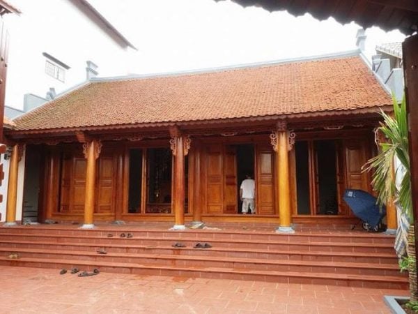 Nhà ba gian làm từ gỗ xoan