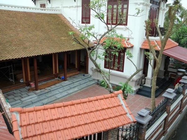 Nhà gỗ xoan đơn giản