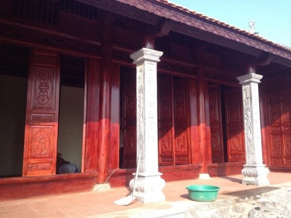 Nhà 3 gian có chất liệu là gỗ lim