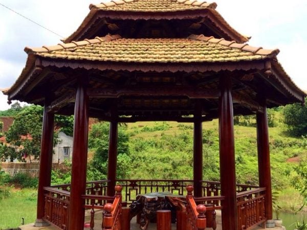 Nhà gỗ lục giác có lan can