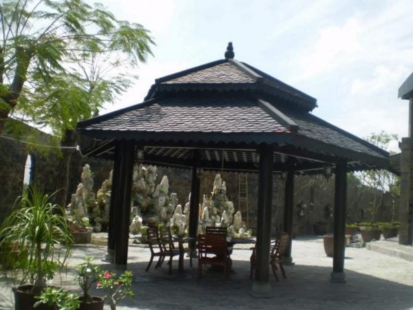 Nhà gỗ lục giác mái ngói vảy cá