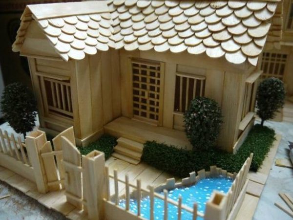 Mẫu nhà bằng que kem có hòn non bộ