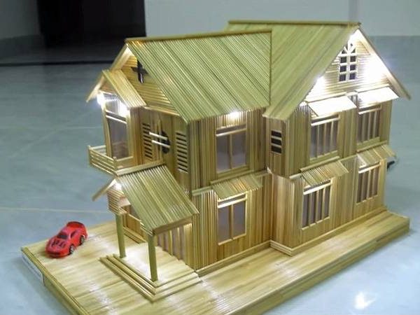 Mẫu nhà bằng que kem có gắn bóng đèn
