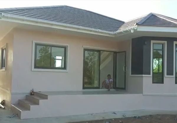 Nhà vườn có nhiều cửa sổ kính